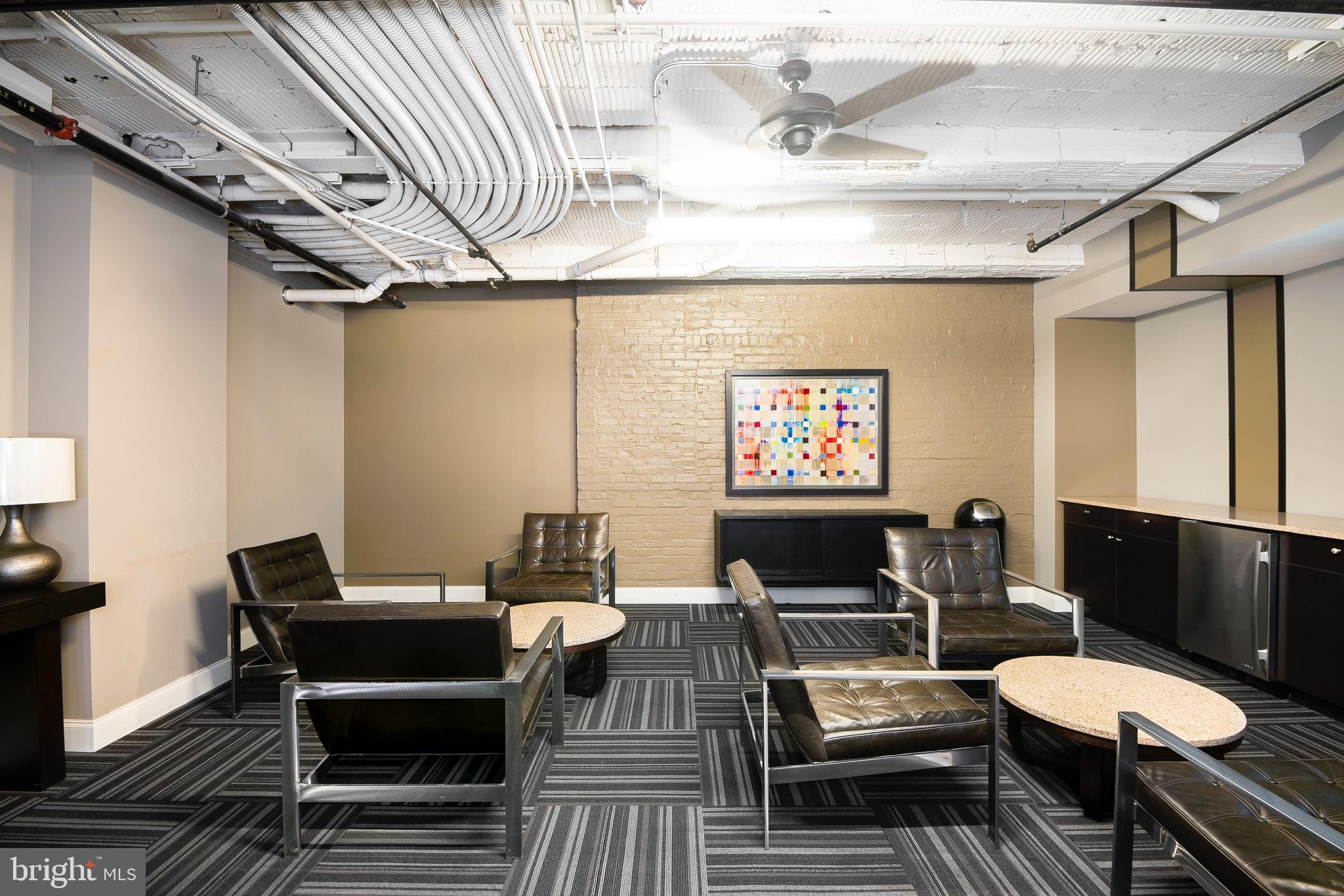 DOWNTOWN - Residential Lease