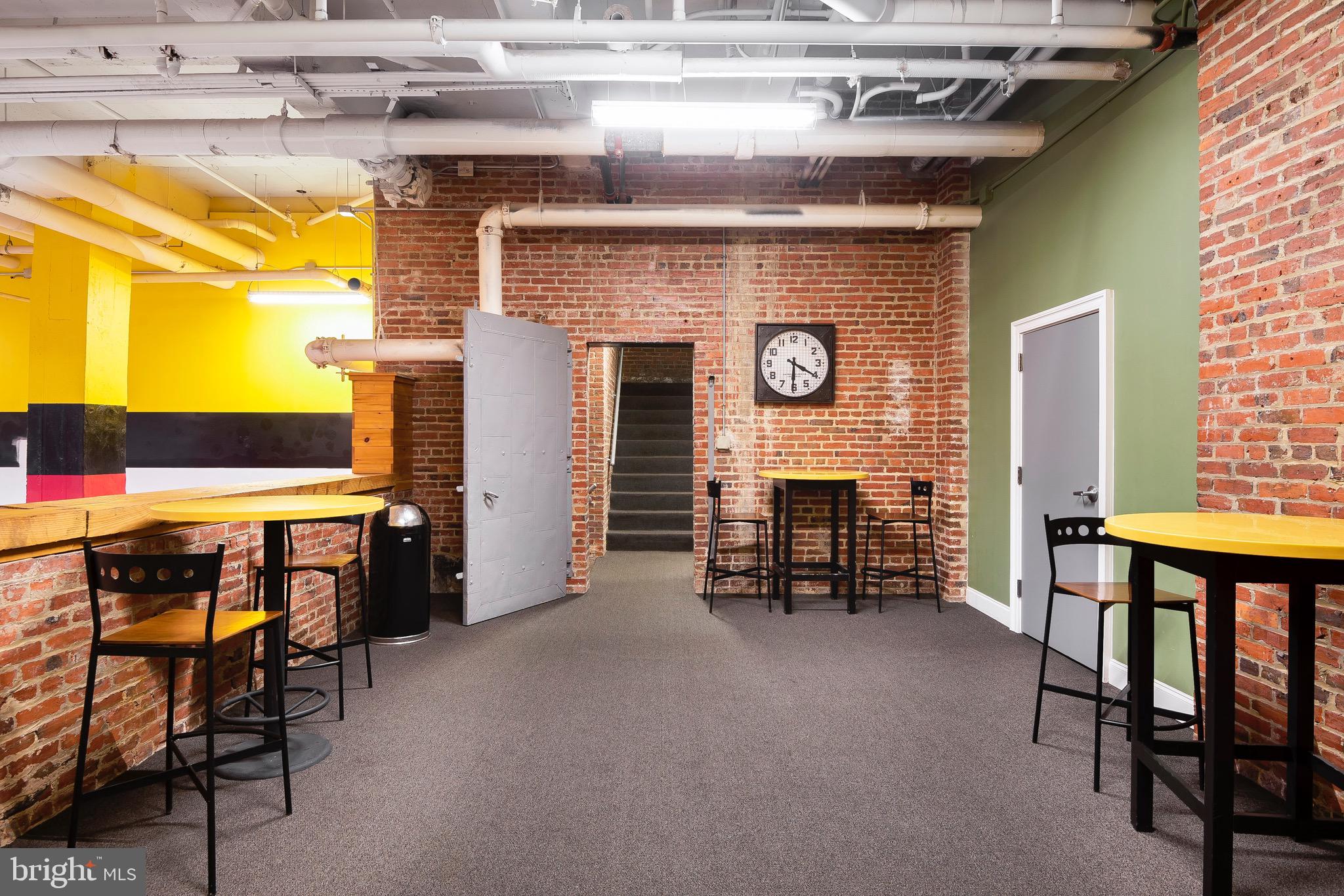 DOWNTOWN - Residential Lease