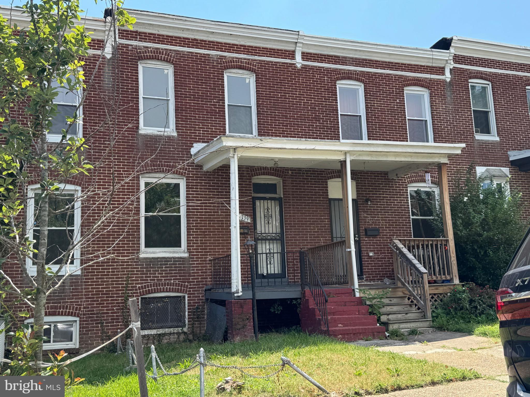 Sold As-is. Home in Waverly. Townhome with 2 beds 1 bath & detached garage. This home has potential with a few upgrades. Unfinished basement with walkout to fenced in back yard and access to detached garage. Access to garage entrance is behind the home.