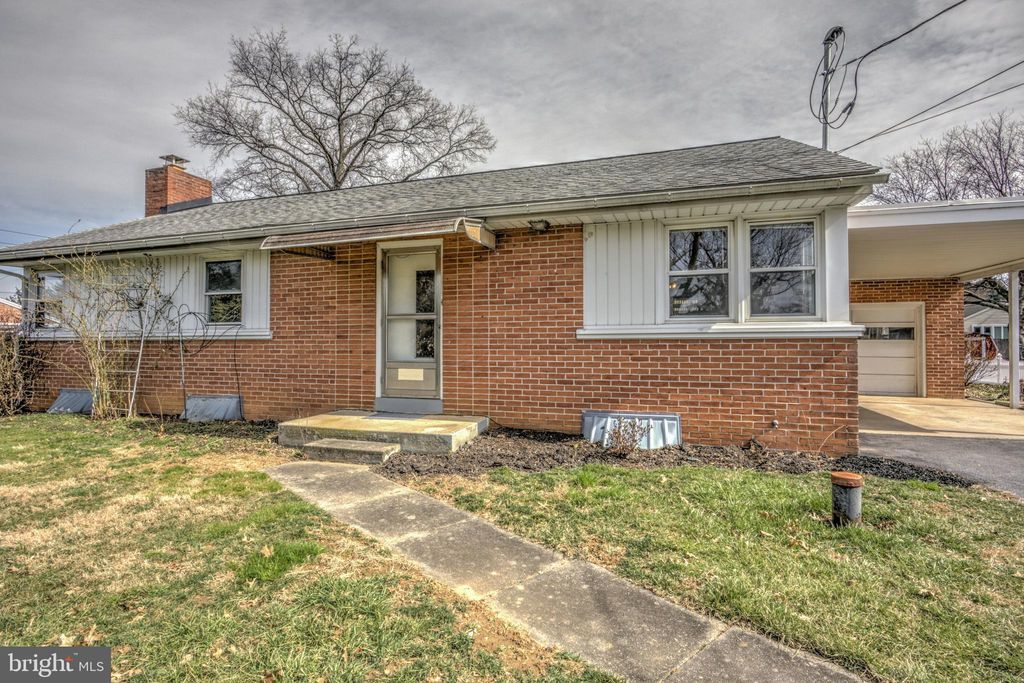 Photo of 151 IRIS DR, LANCASTER, PA 17602 (MLS # PALA2034094)