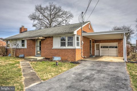 Photo of 151 IRIS DR, LANCASTER, PA 17602 (MLS # PALA2034094)