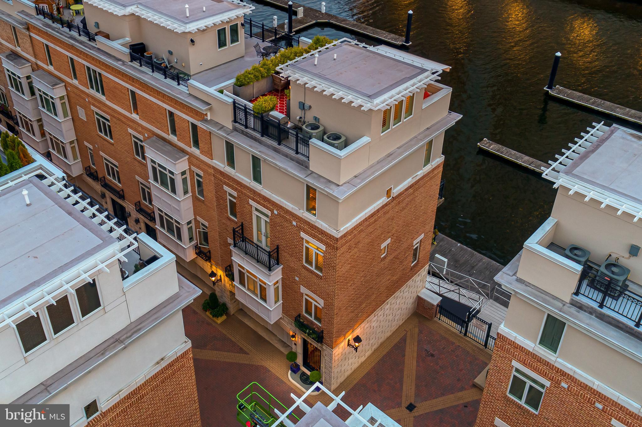 PIER HOMES AT HARBORVIEW - Residential