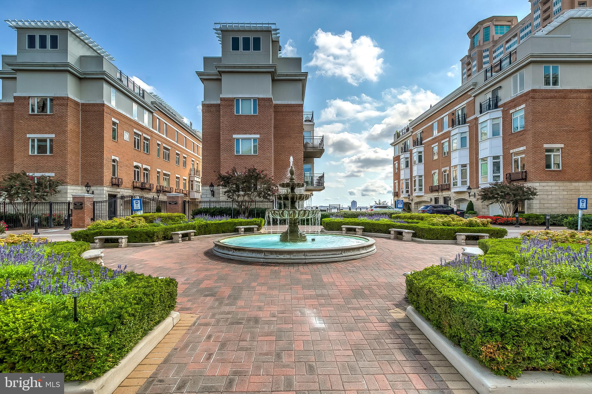 PIER HOMES AT HARBORVIEW - Residential