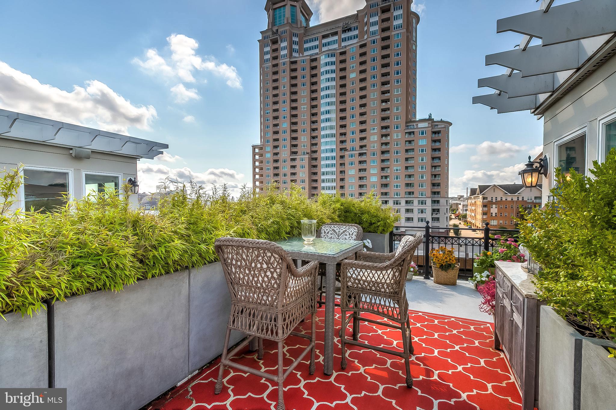 PIER HOMES AT HARBORVIEW - Residential