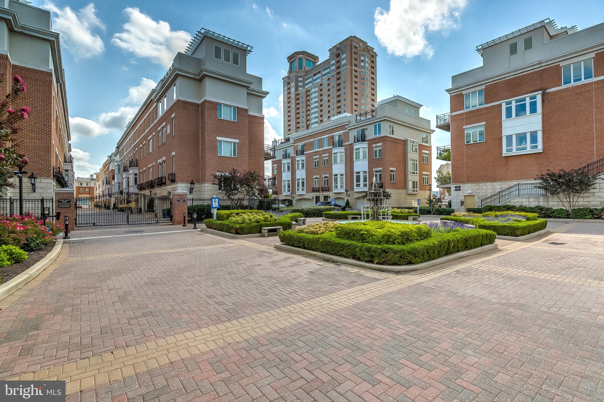 PIER HOMES AT HARBORVIEW - Residential