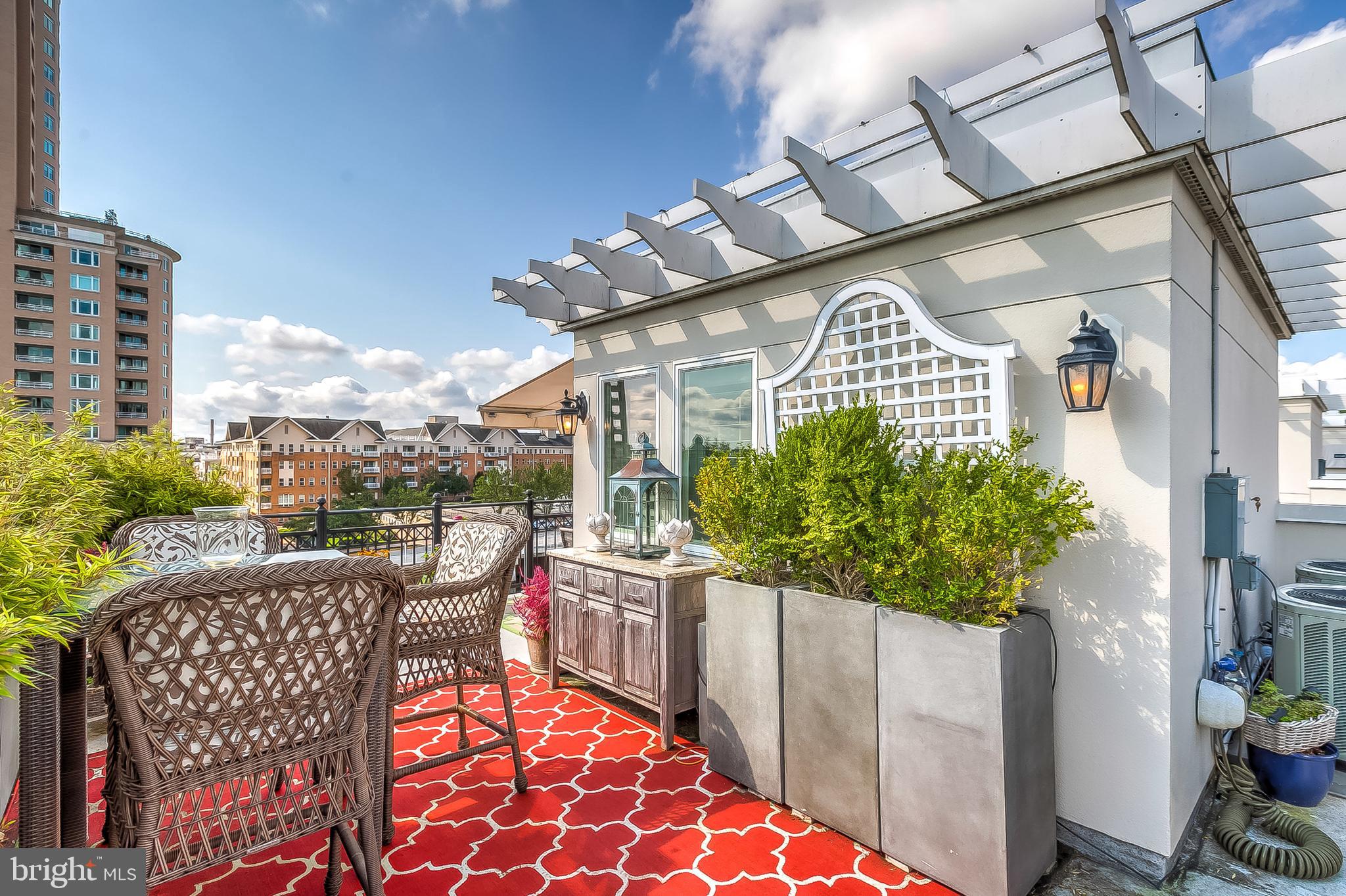 PIER HOMES AT HARBORVIEW - Residential