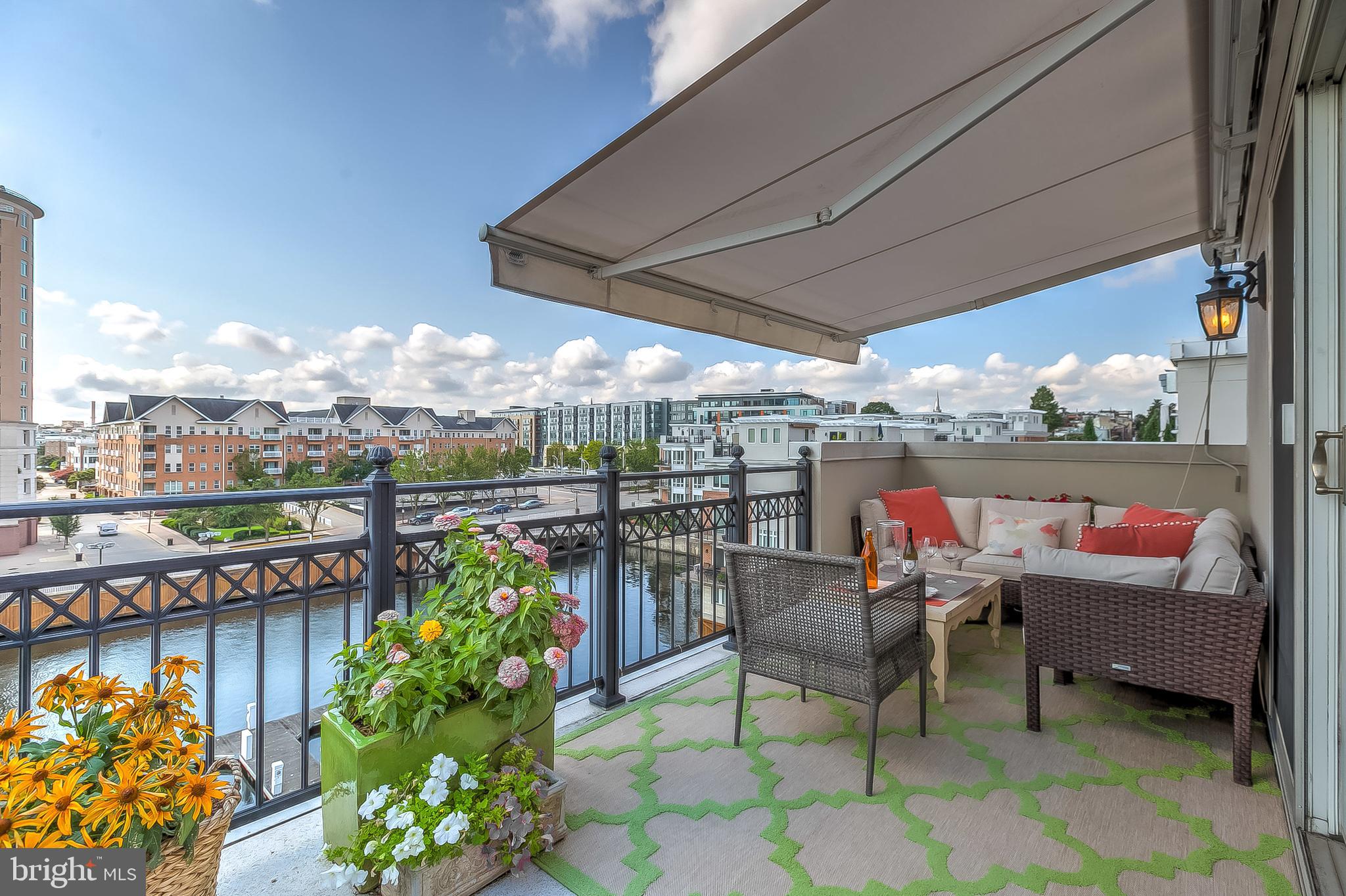 PIER HOMES AT HARBORVIEW - Residential