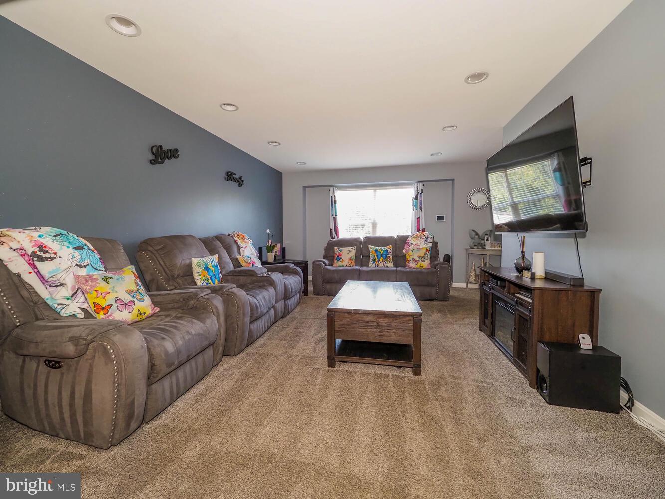 ROLAND TERRACE - Residential