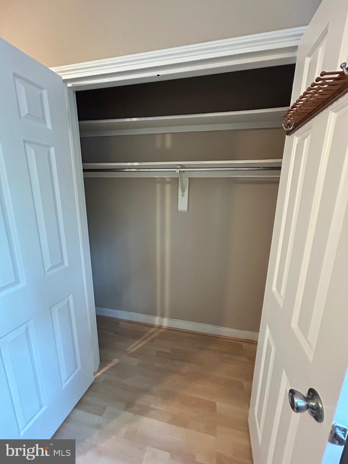 ARLINGTON OAKS - Residential Lease