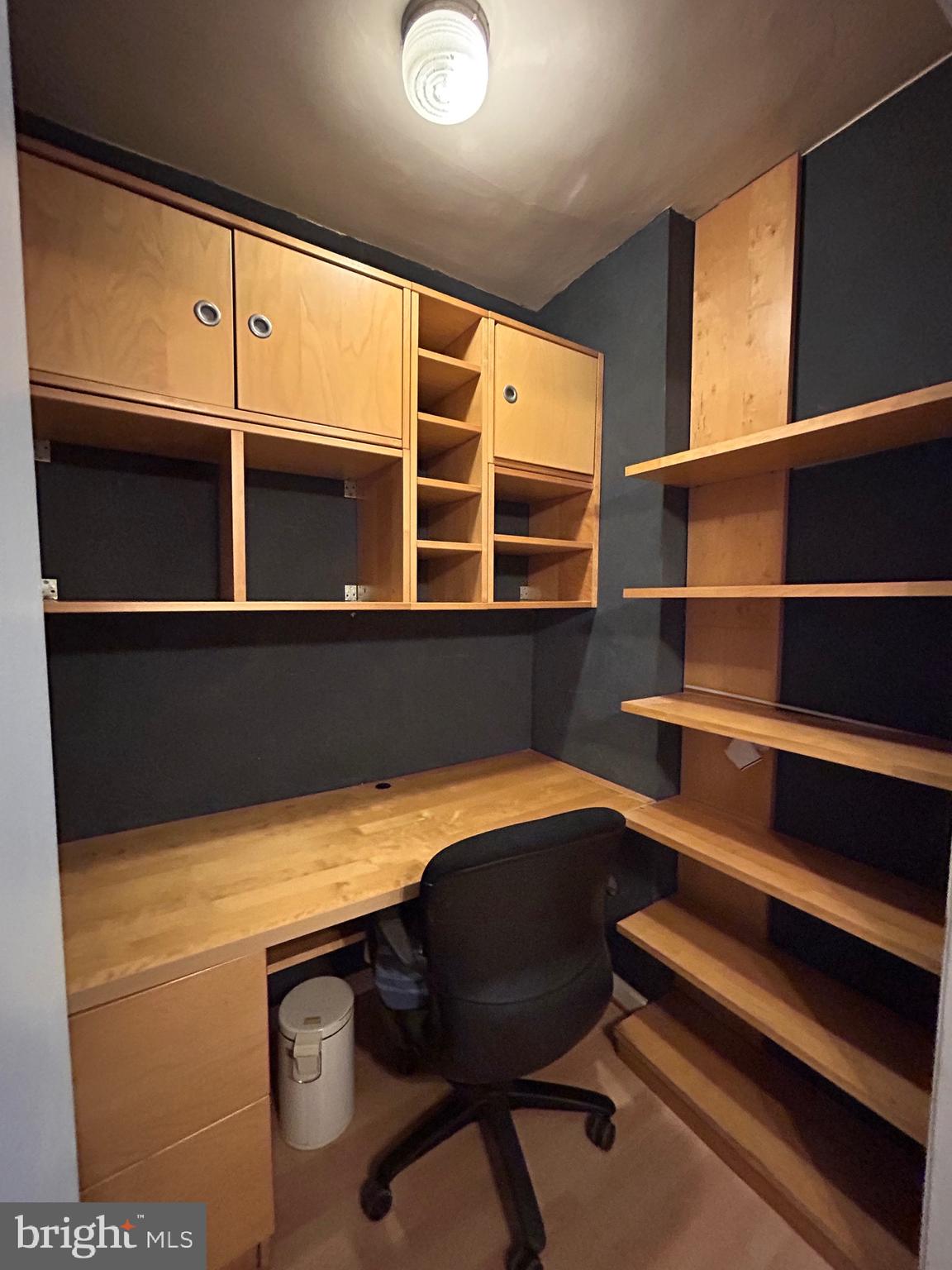 ARLINGTON OAKS - Residential Lease