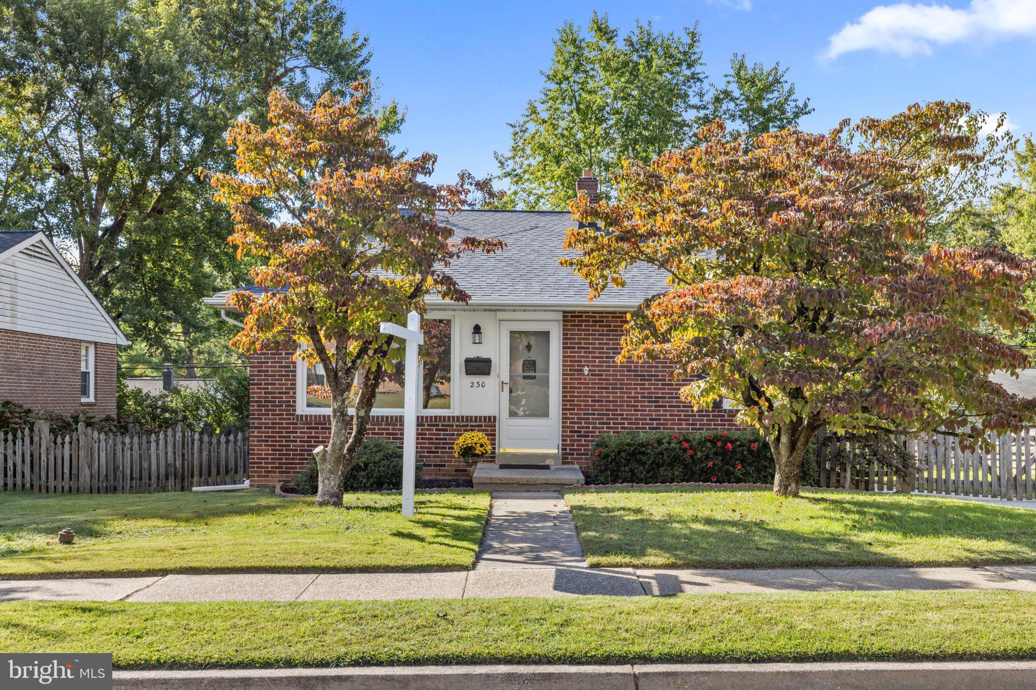 230 ROLLINGBROOK WAY