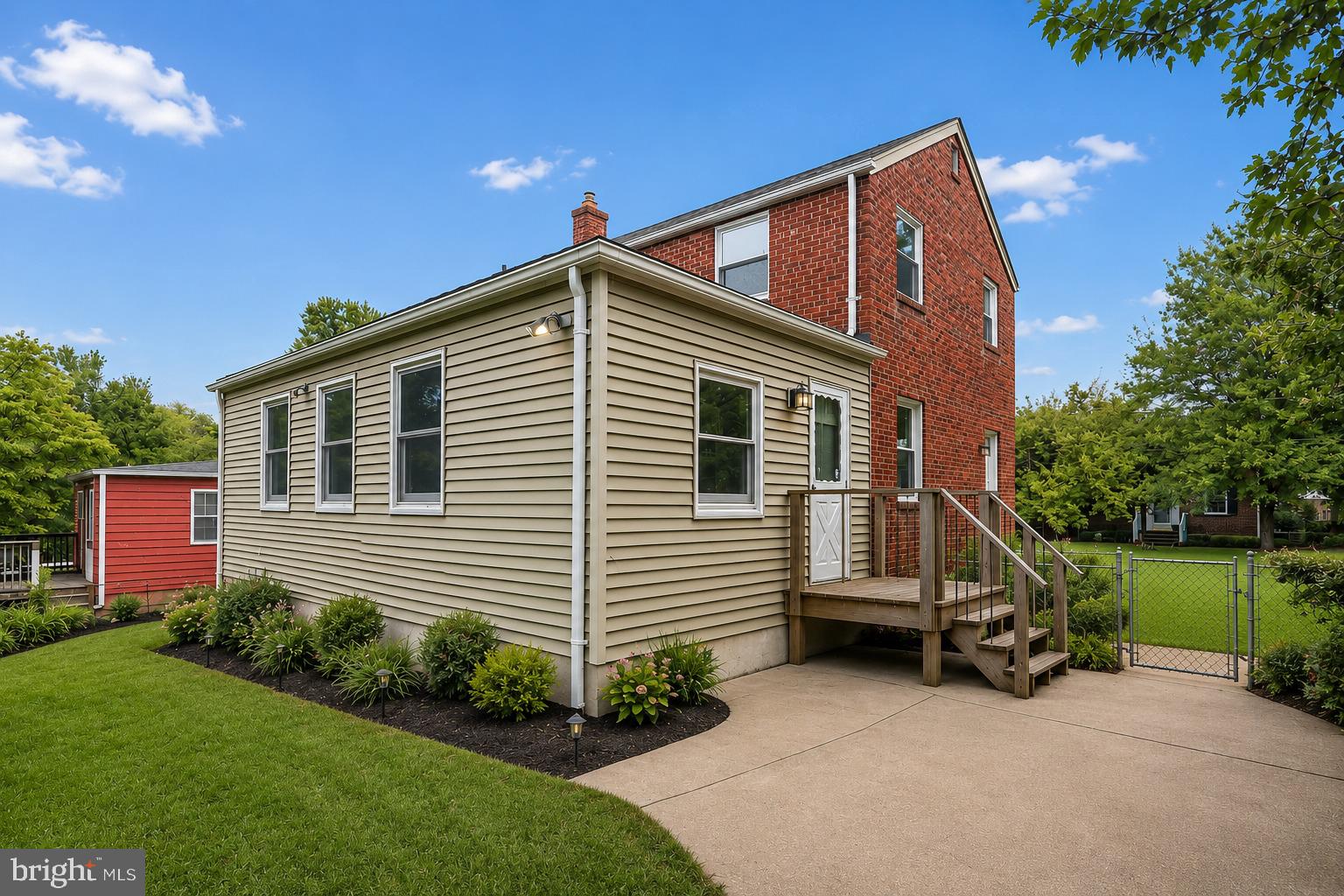 9906 SIDNEY ROAD