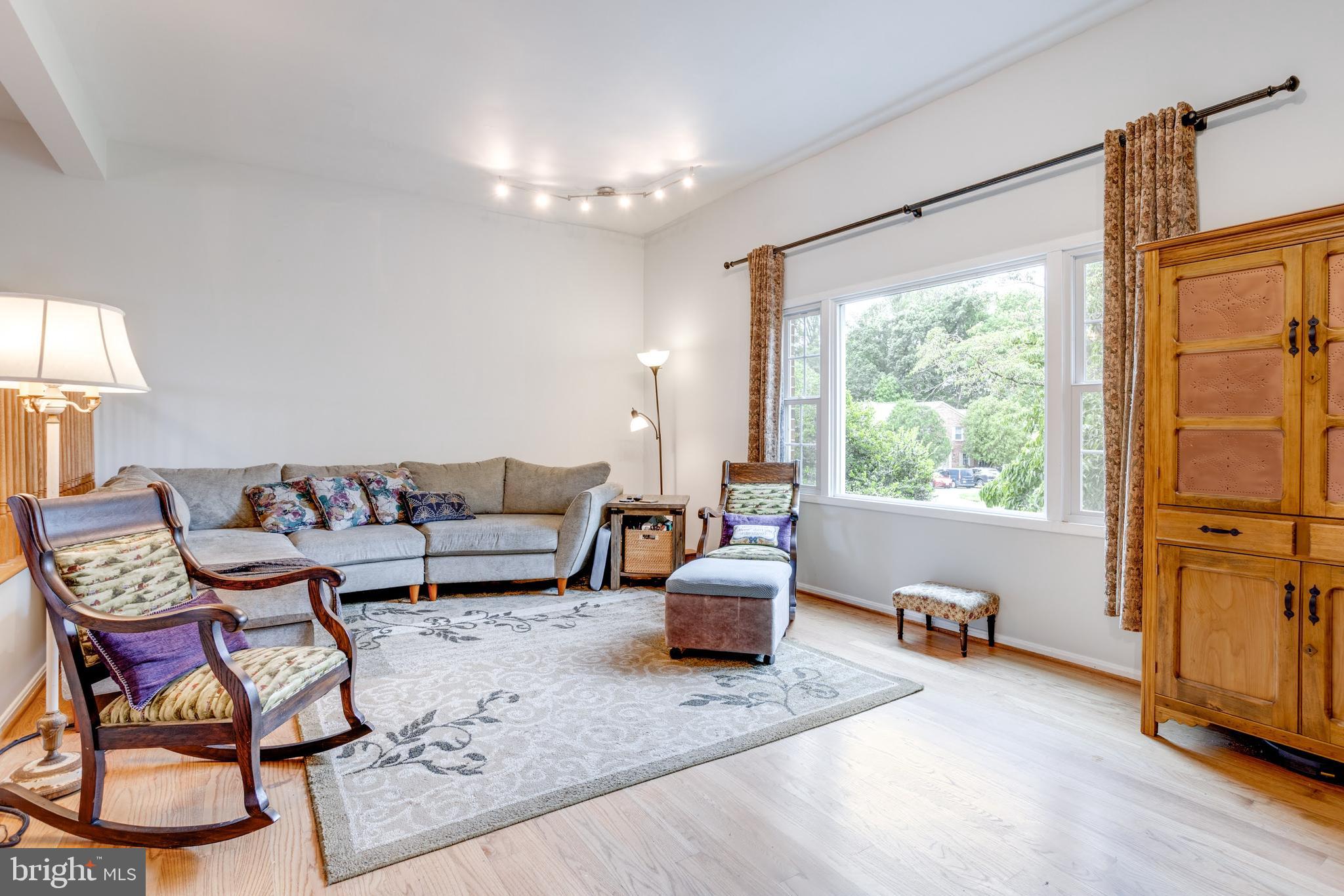 8502 FORRESTER BOULEVARD 877