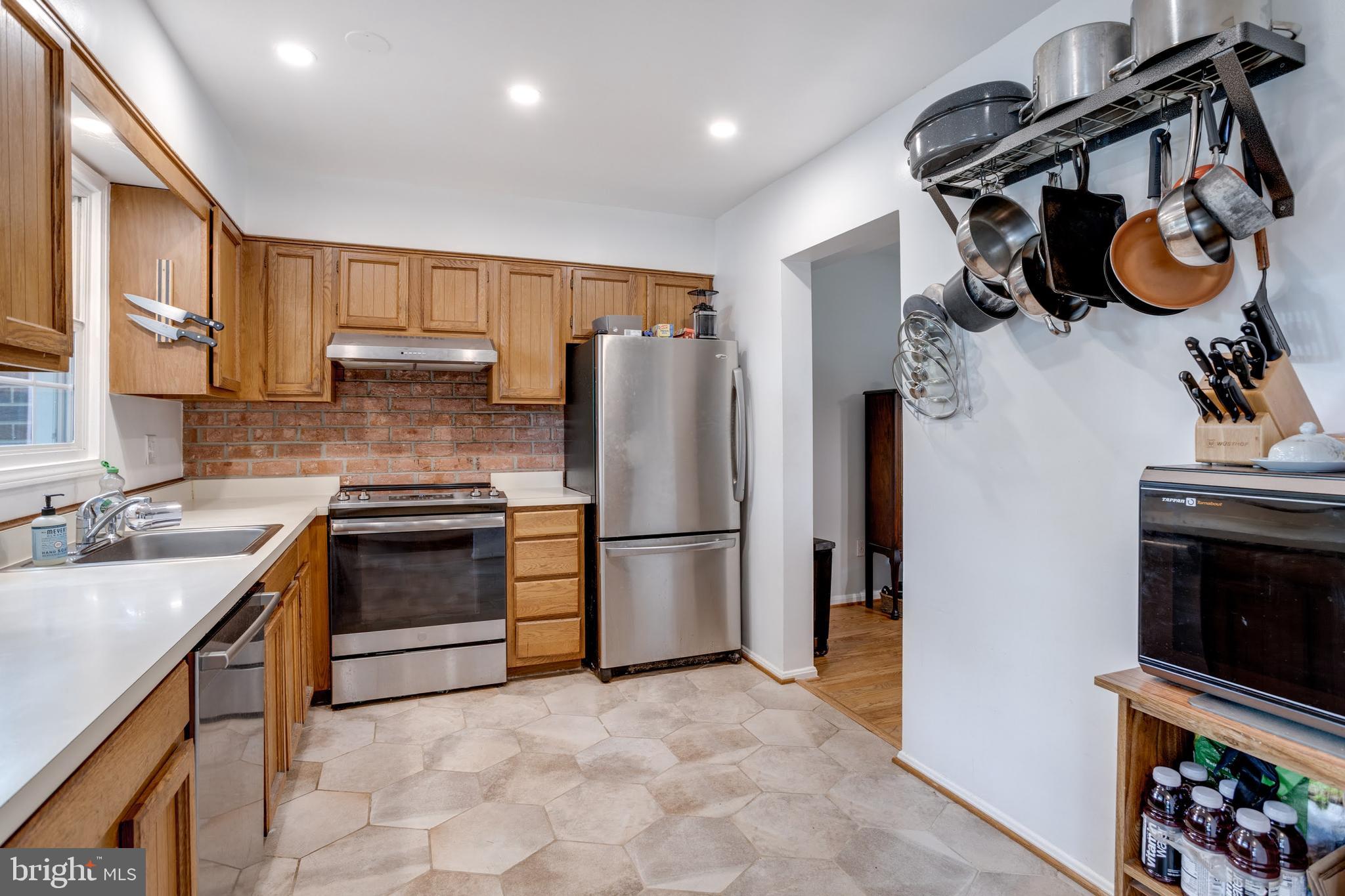 8502 FORRESTER BOULEVARD 877