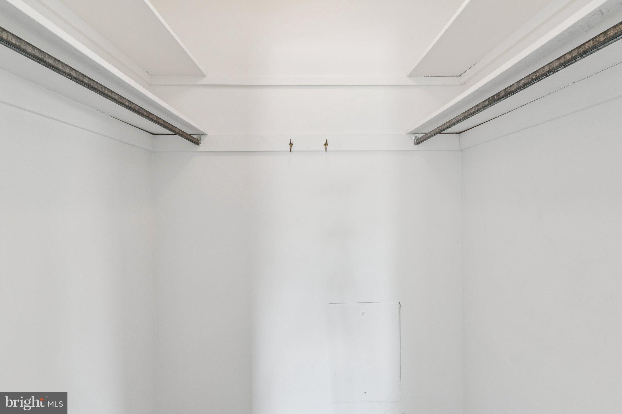 COLUMBIA TOWERS - Residential