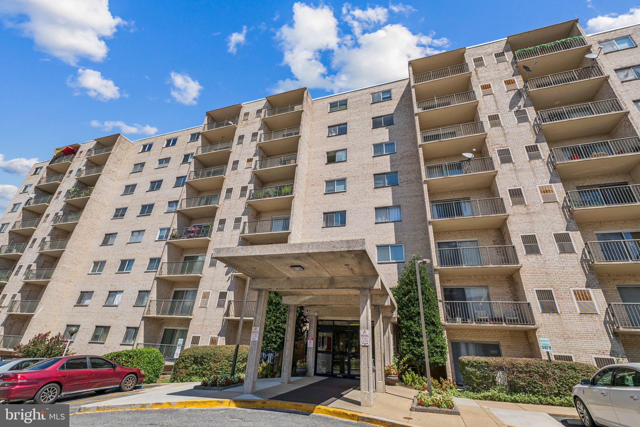 COLUMBIA TOWERS - Residential