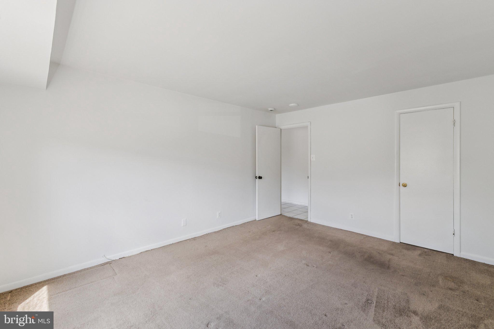 COLUMBIA TOWERS - Residential