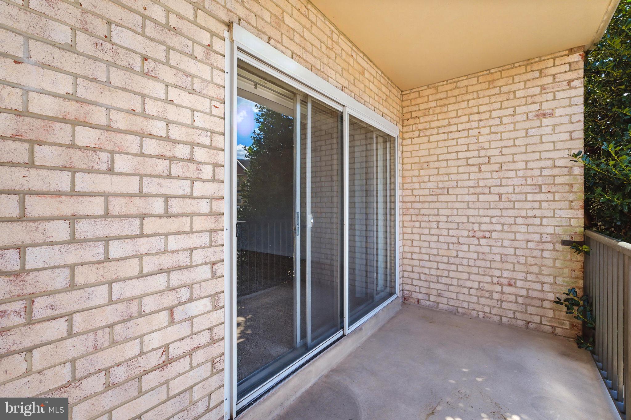 COLUMBIA TOWERS - Residential