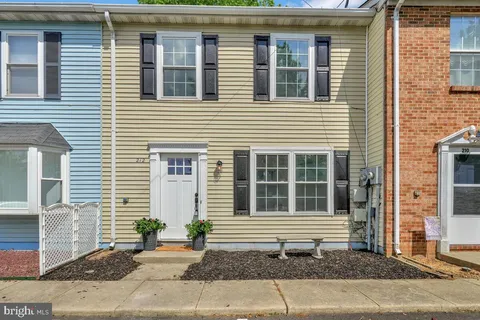 212 Dorchester Court, La Plata, MD MLS: MDCH2042518