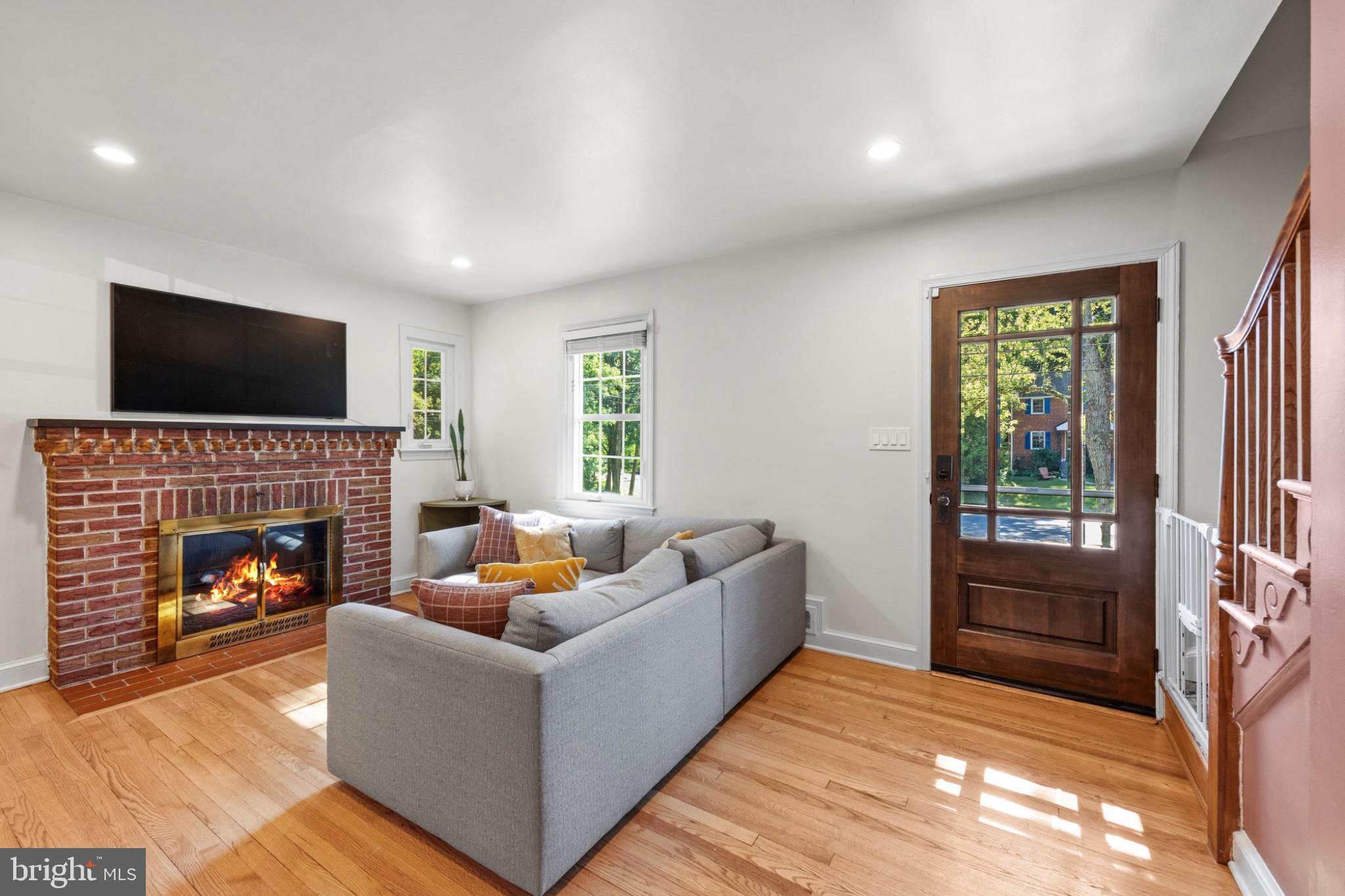 403 WILLIAMSBURG DRIVE N