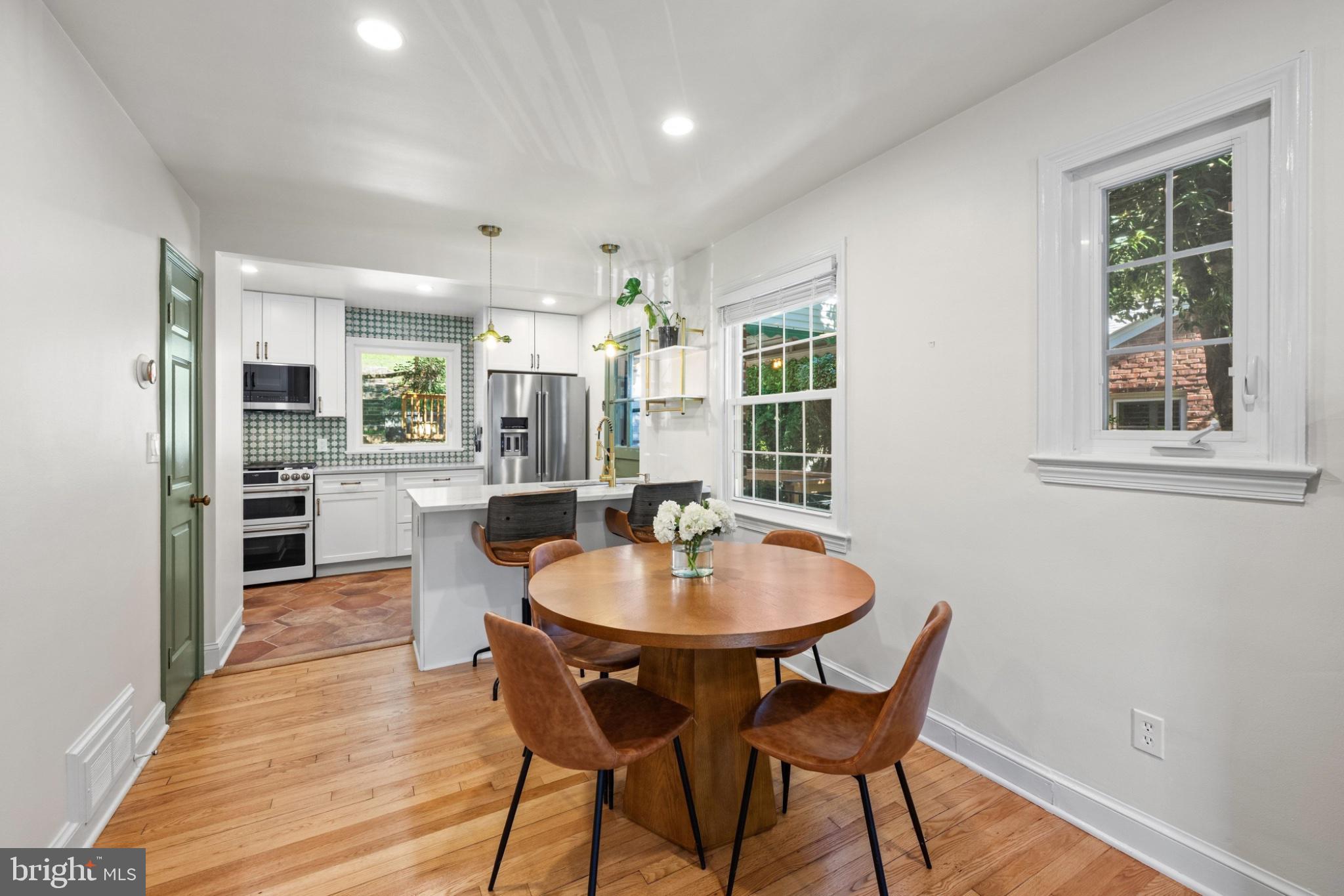 403 WILLIAMSBURG DRIVE N