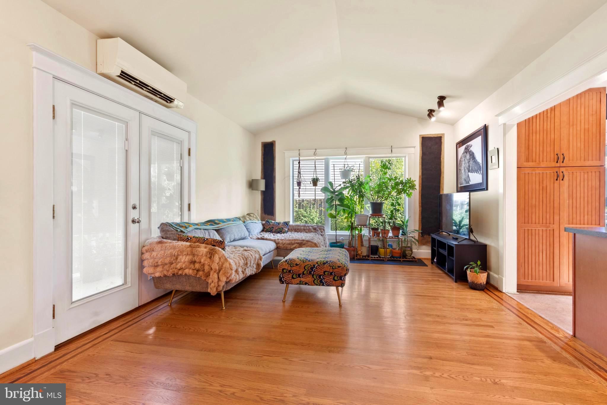 MOUNT WASHINGTON - Residential