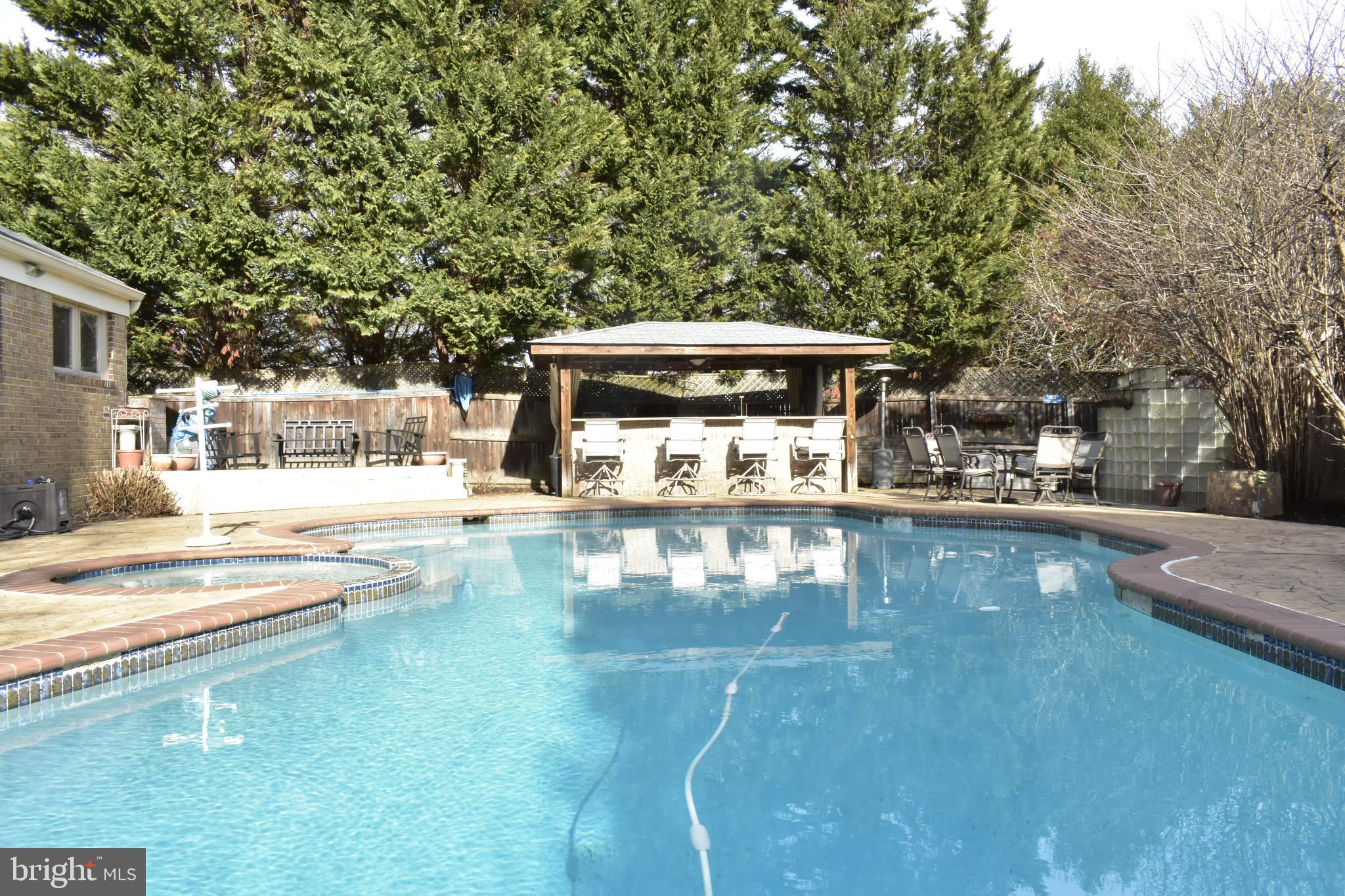 POTOMAC COMMONS - Residential Lease