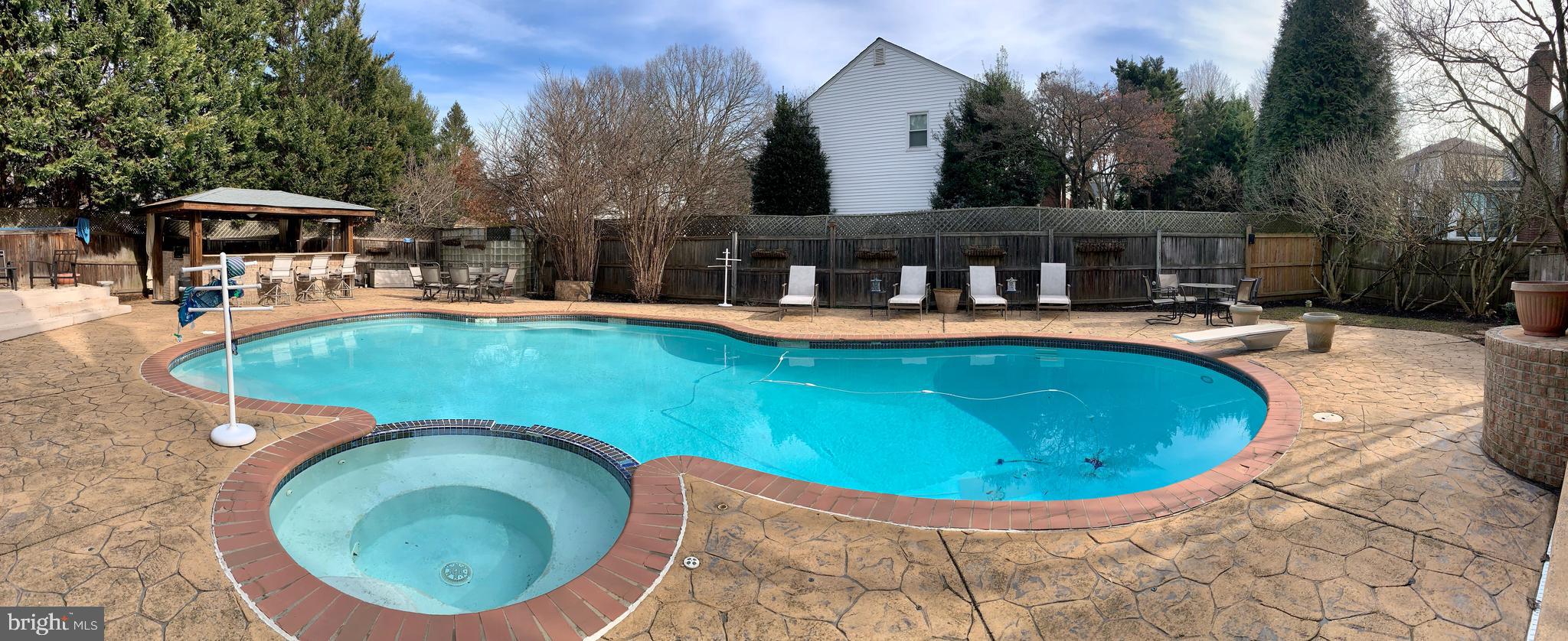 POTOMAC COMMONS - Residential Lease