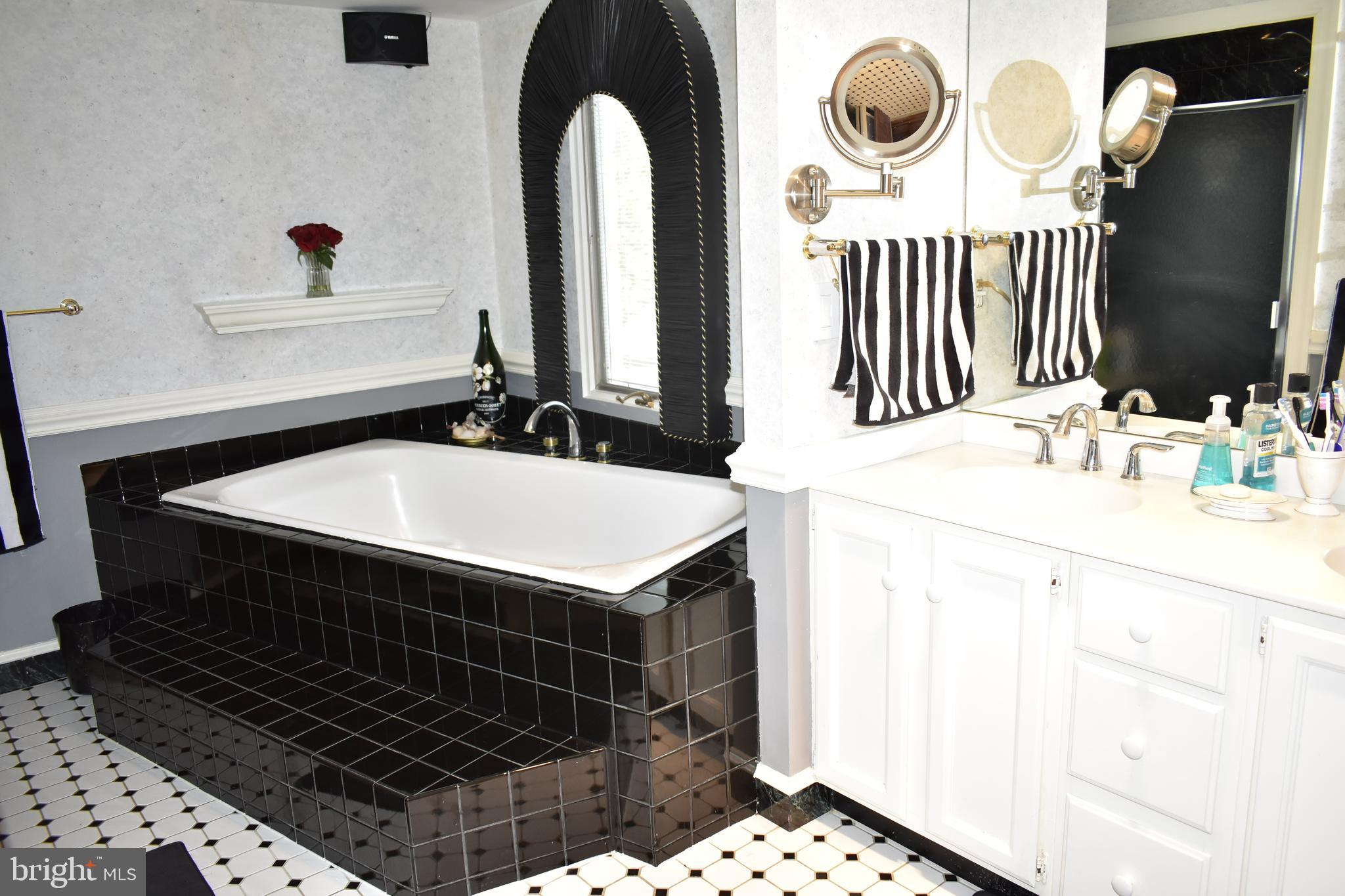 POTOMAC COMMONS - Residential Lease