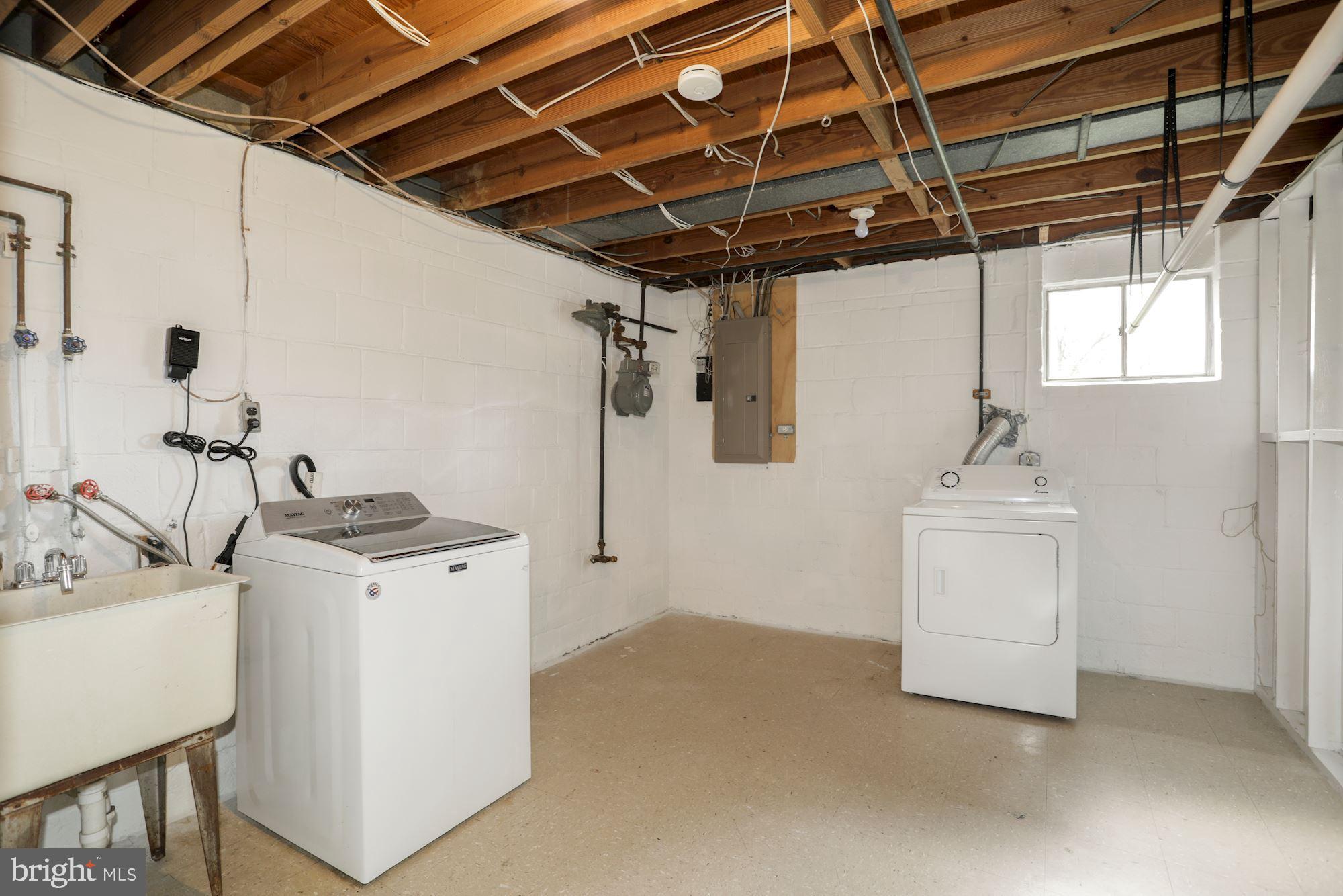 DUNN LORING WOODS - Residential