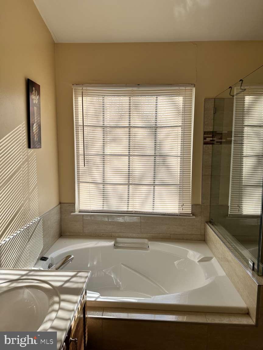 NORTHRIDGE - Residential