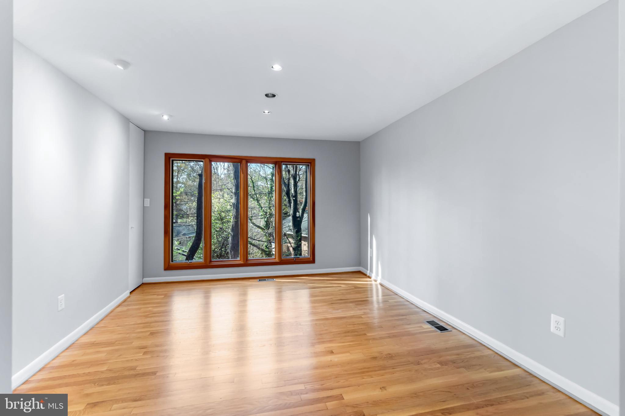 5211 MACARTHUR TERRACE NW