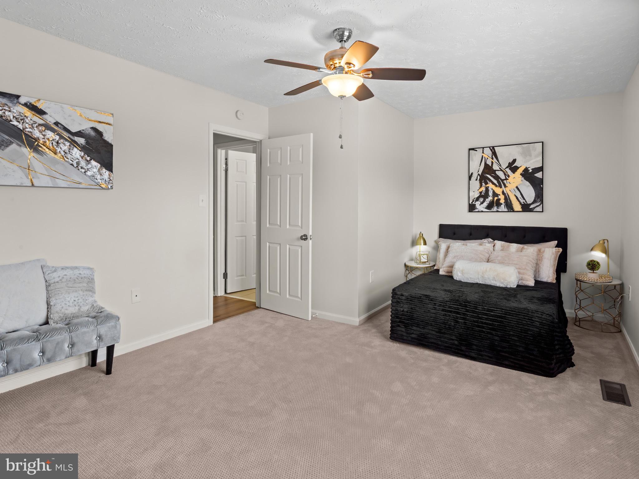 PARK SQUARE - IND HEAD - Residential