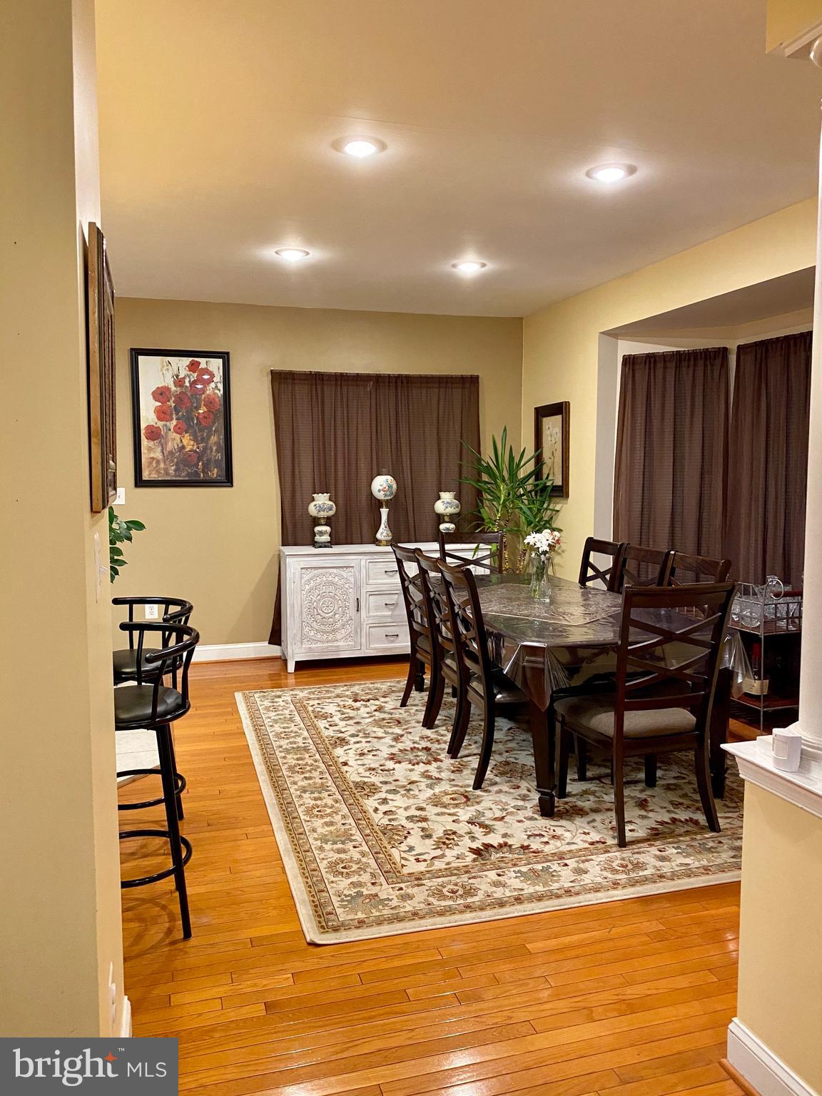 RIVER OAKS - Residential