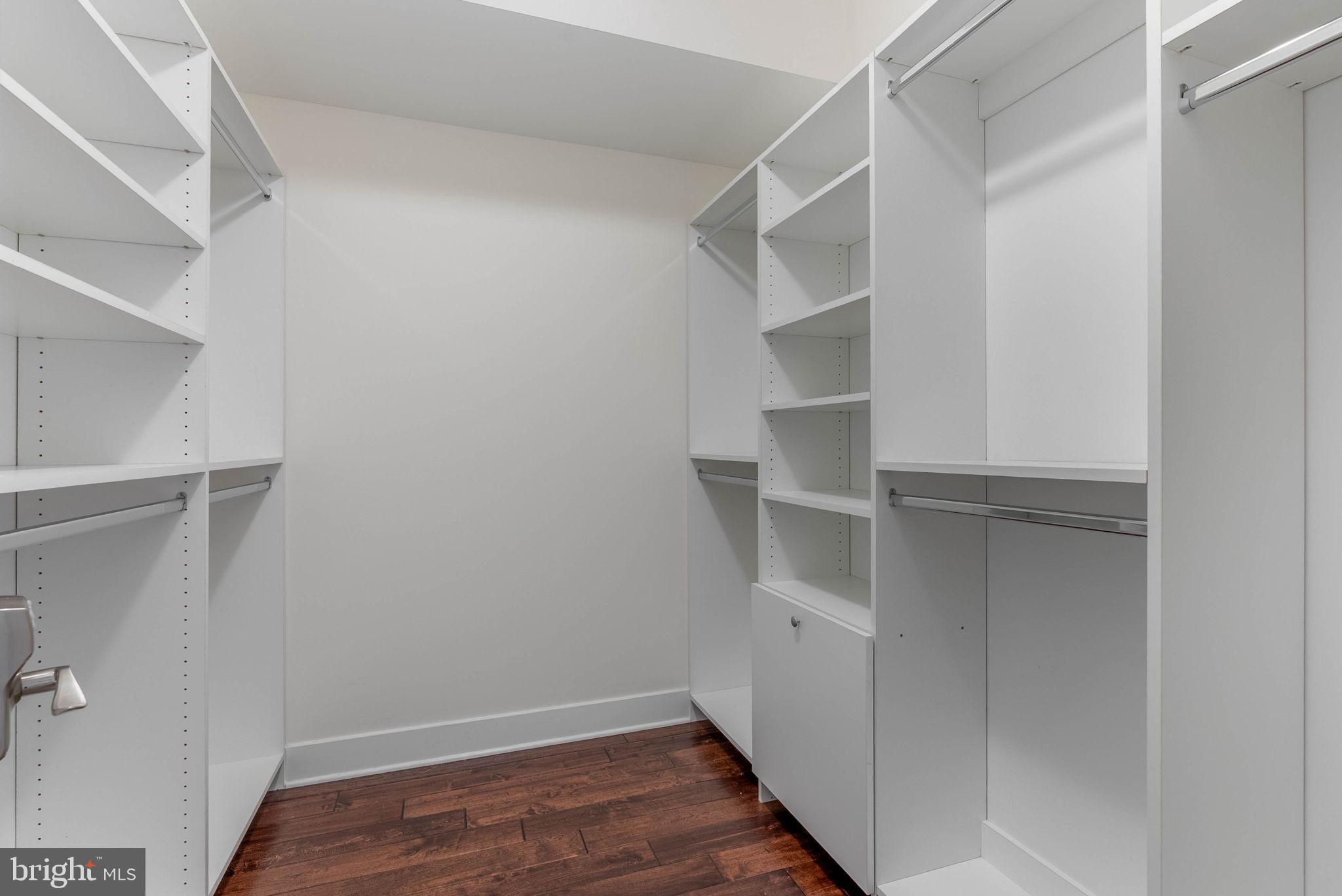 SOCIETY HILL - Residential