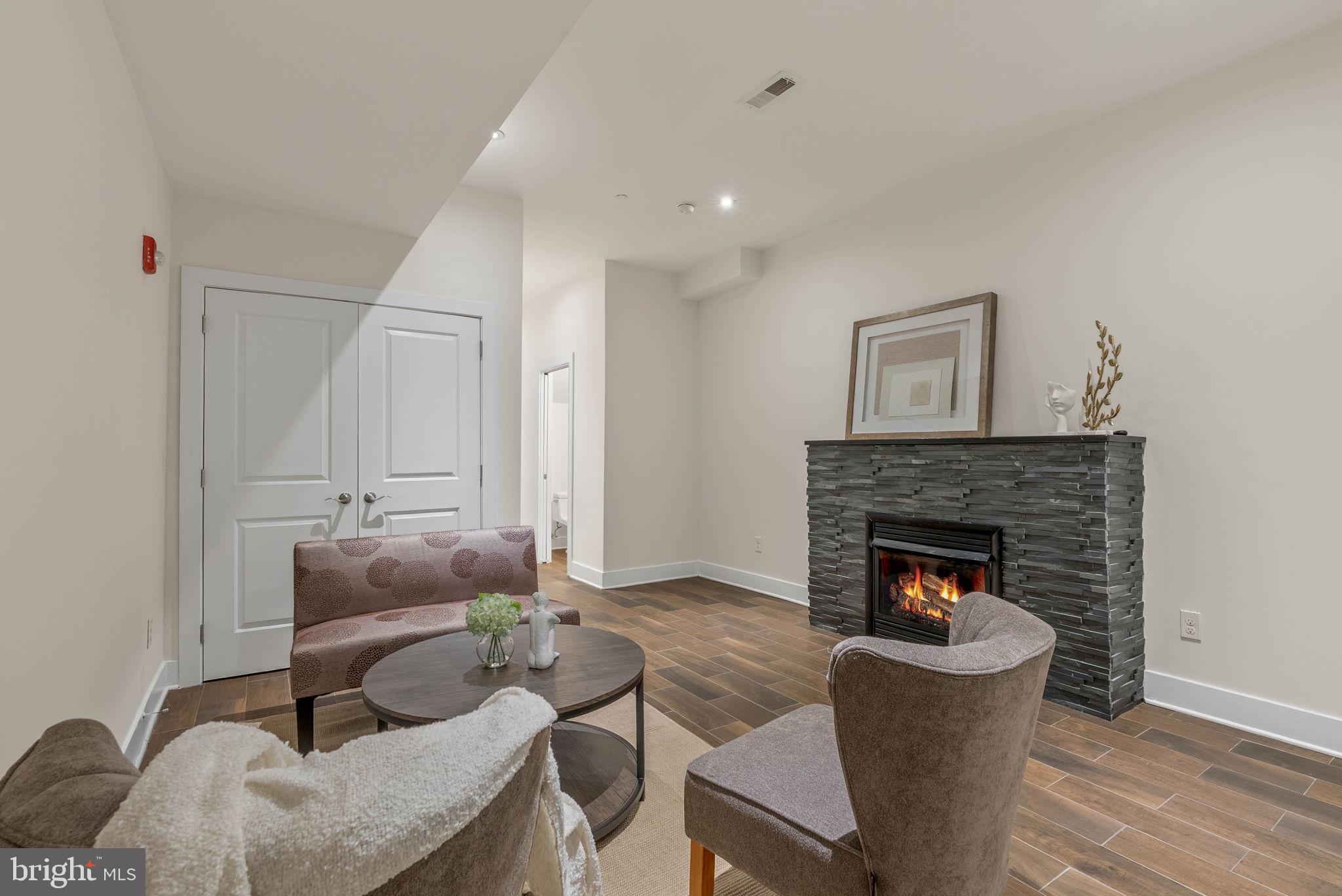 SOCIETY HILL - Residential