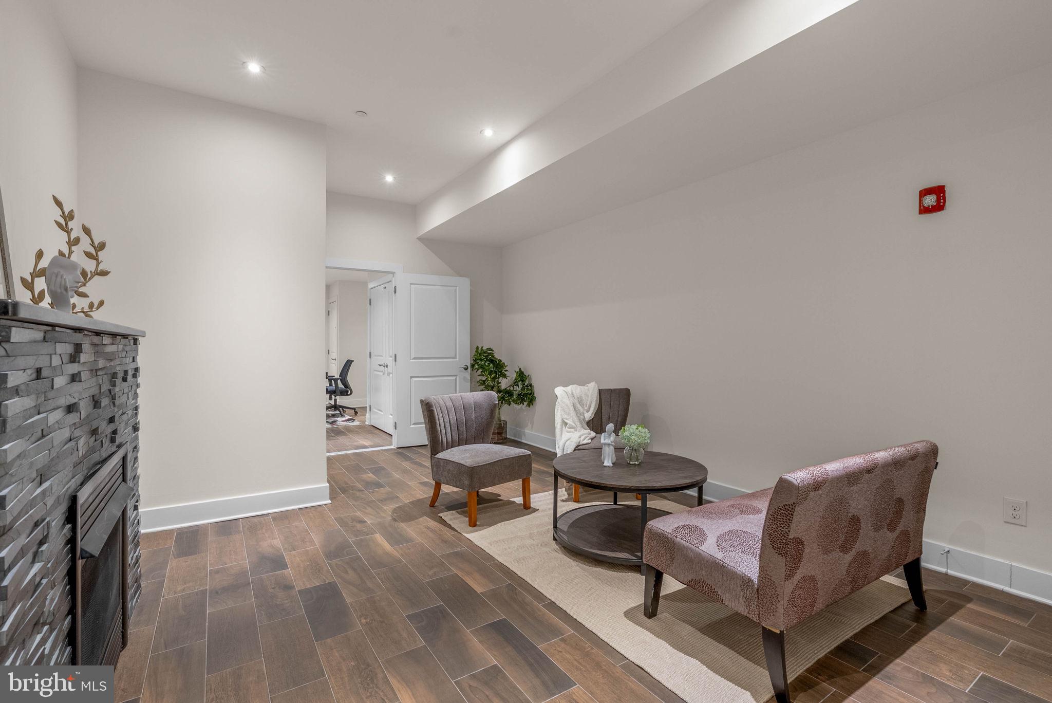 SOCIETY HILL - Residential