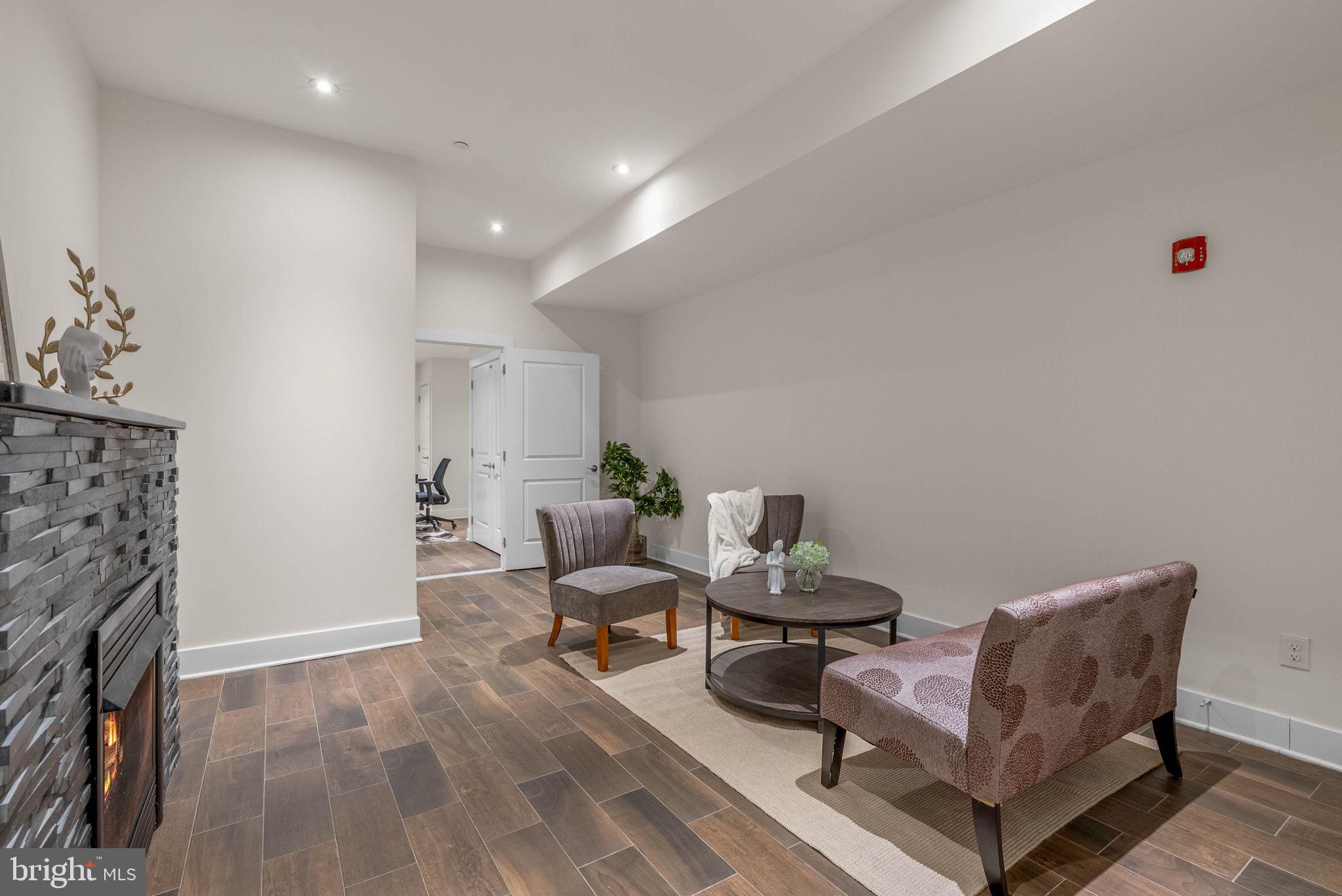 SOCIETY HILL - Residential