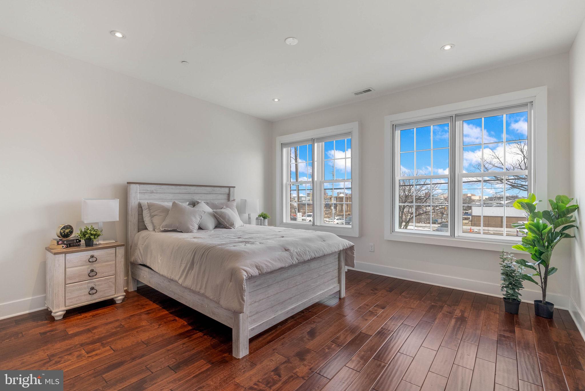 SOCIETY HILL - Residential