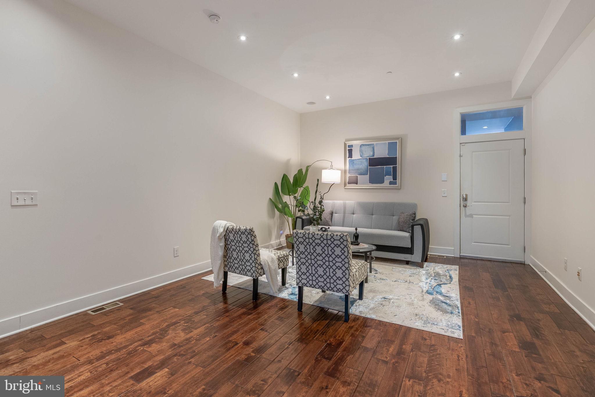 SOCIETY HILL - Residential