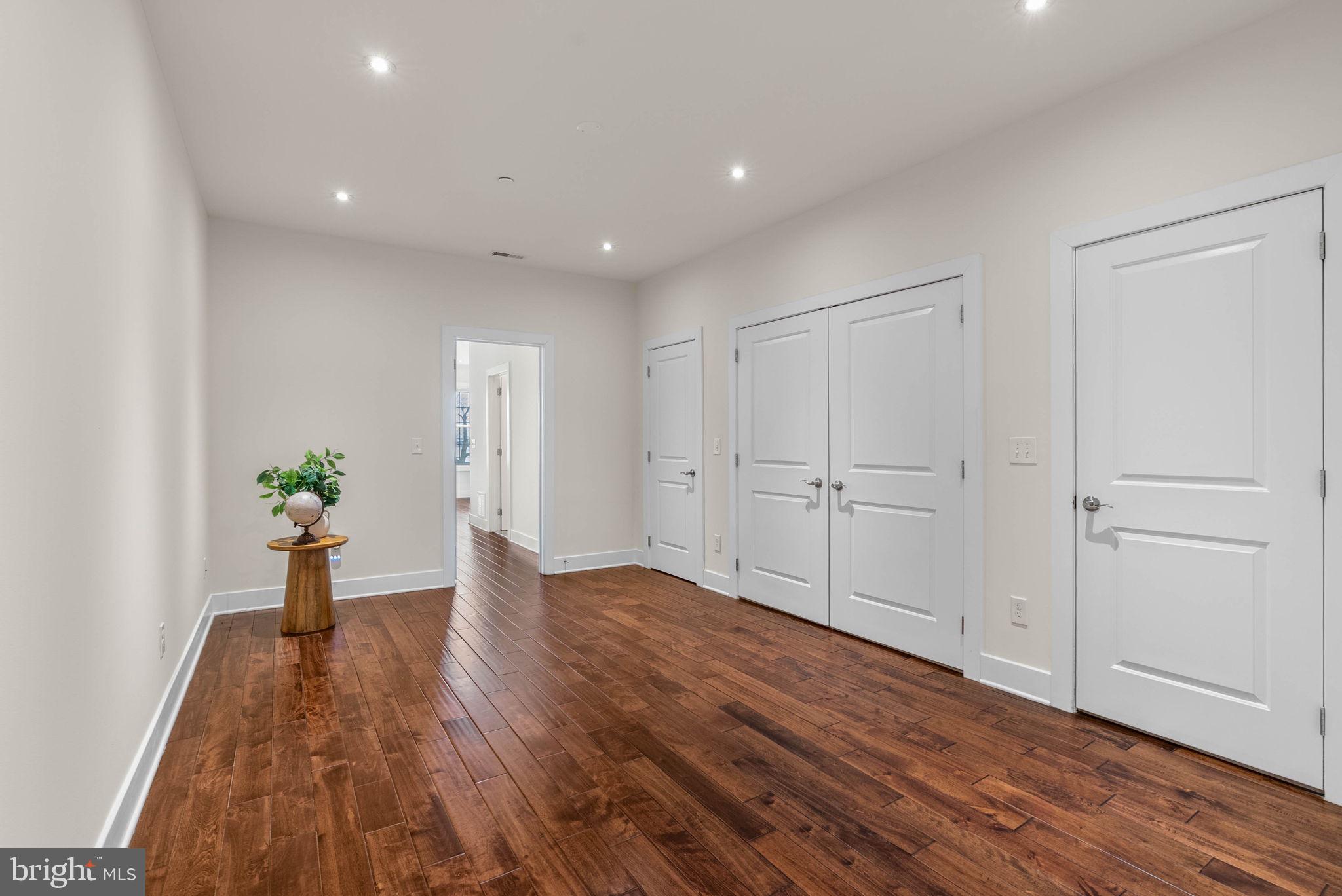 SOCIETY HILL - Residential