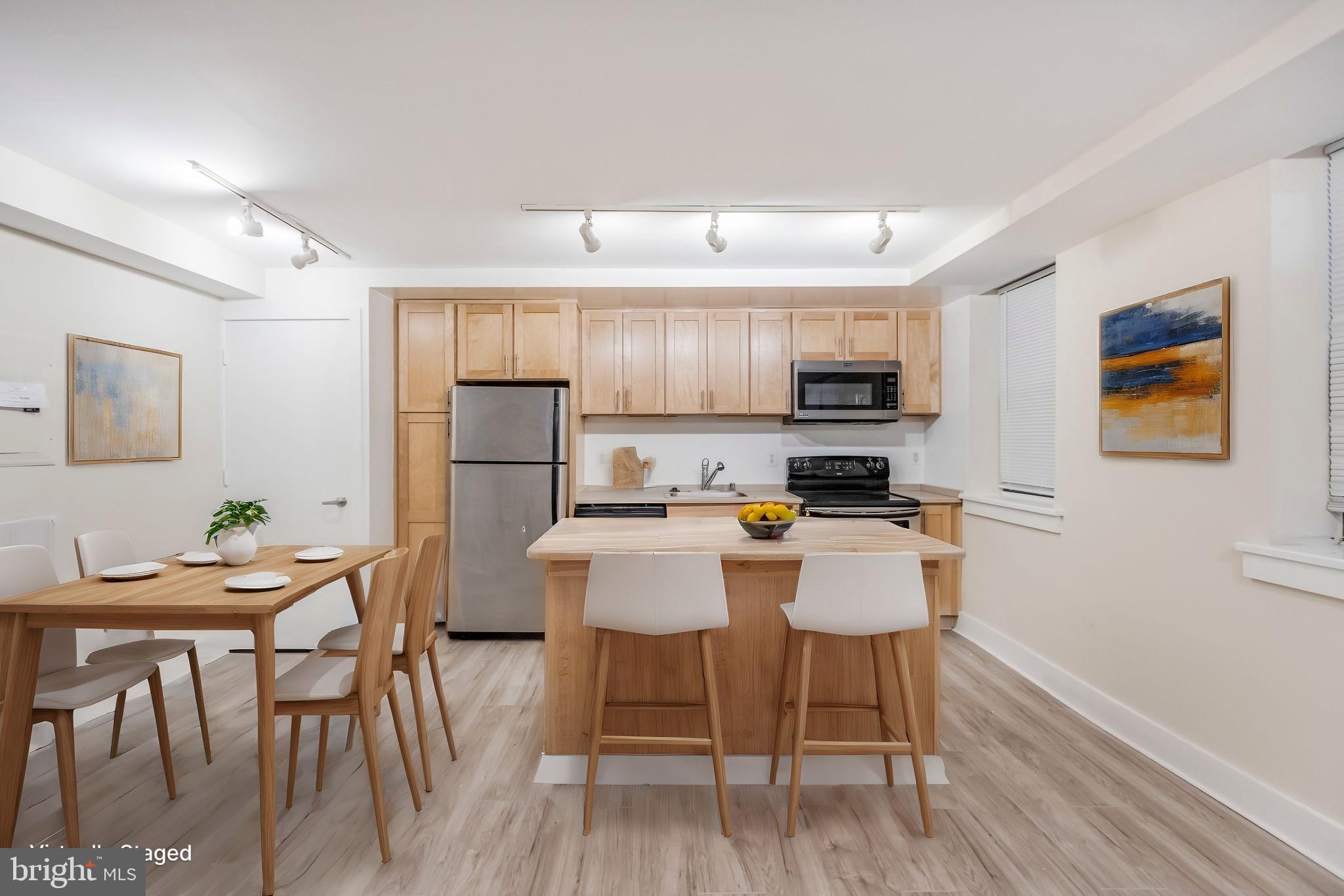 212 OAKWOOD STREET SE B-1