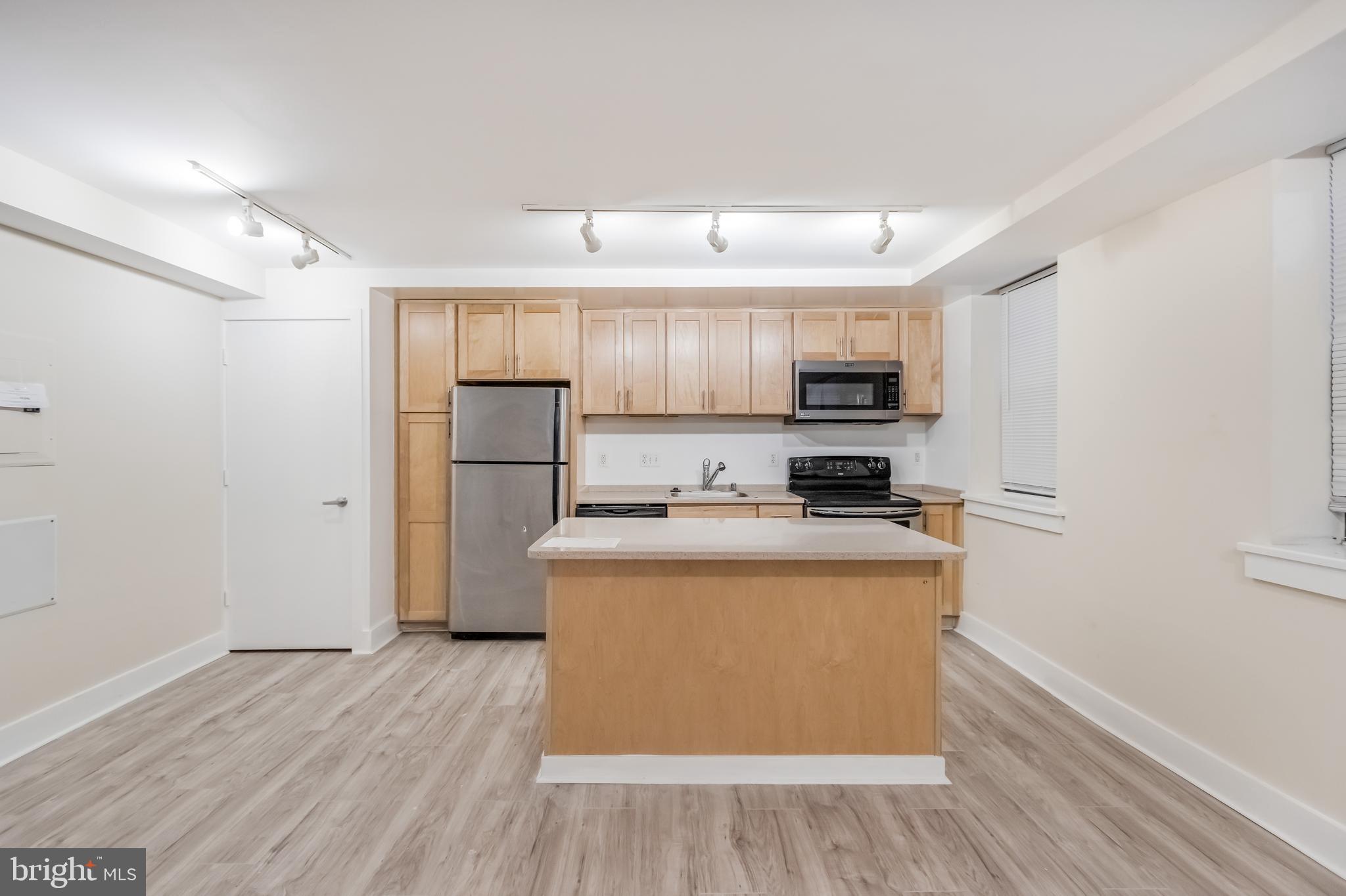 212 OAKWOOD STREET SE B-1