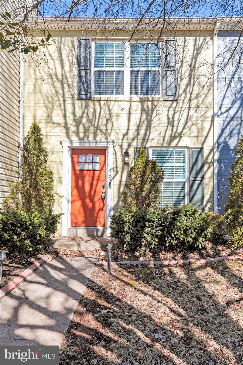 Charming & Well-Maintained Townhome in Prime Frederick Location!
Welcome to 463 Arwell Ct—this beautifully cared-for 3-bedroom, 1.5-bath townhome offers 1,024 sq ft of thoughtfully designed living space. The main level features hardwood flooring and a modern kitchen complete with granite countertops, stainless steel appliances, upgraded cabinetry, and a spacious walk-in pantry. Upstairs, you'll find three comfortable bedrooms and updated bathrooms with ceramic tile flooring.
Additional features include a full-size washer and dryer, a fully fenced backyard with a patio—perfect for outdoor dining—and a handy storage shed.
Conveniently located close to shopping, schools, and major commuter routes, this home is one that you don't want to miss!
Schedule your tour today—this one won't last long!