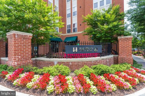 Photo of 2655 Prosperity Avenue #201, FAIRFAX, VA 22031 (MLS # VAFX2299776)