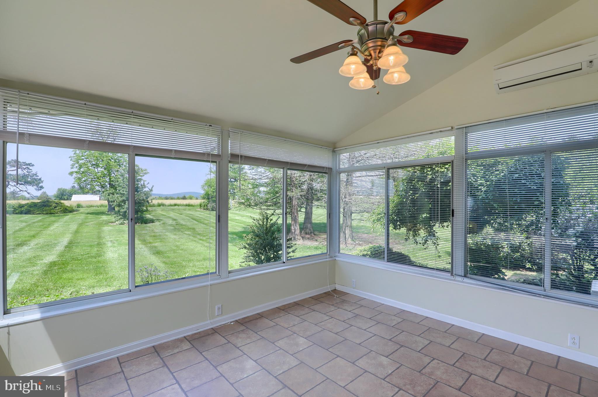 OUTDOOR COUNTRY CLUB - Residential
