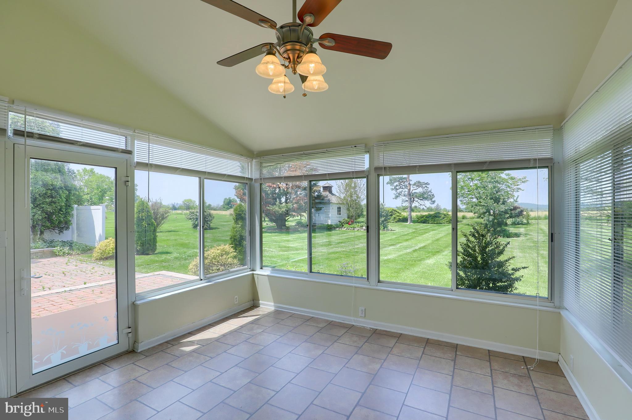 OUTDOOR COUNTRY CLUB - Residential