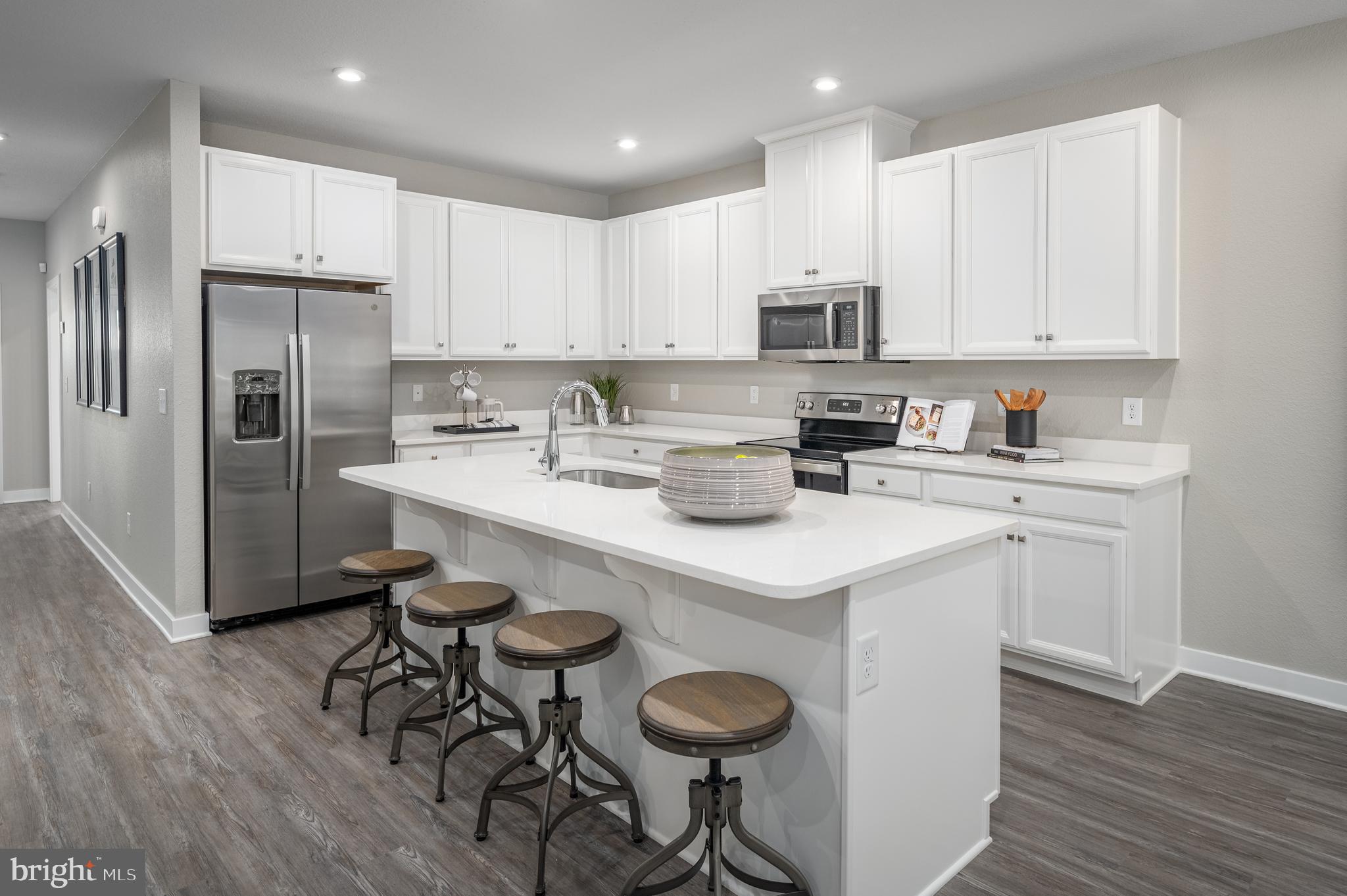 ROLLING HILLS - Residential