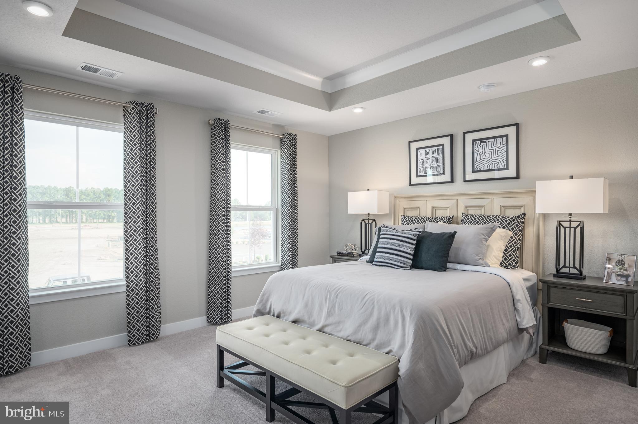 ROLLING HILLS - Residential