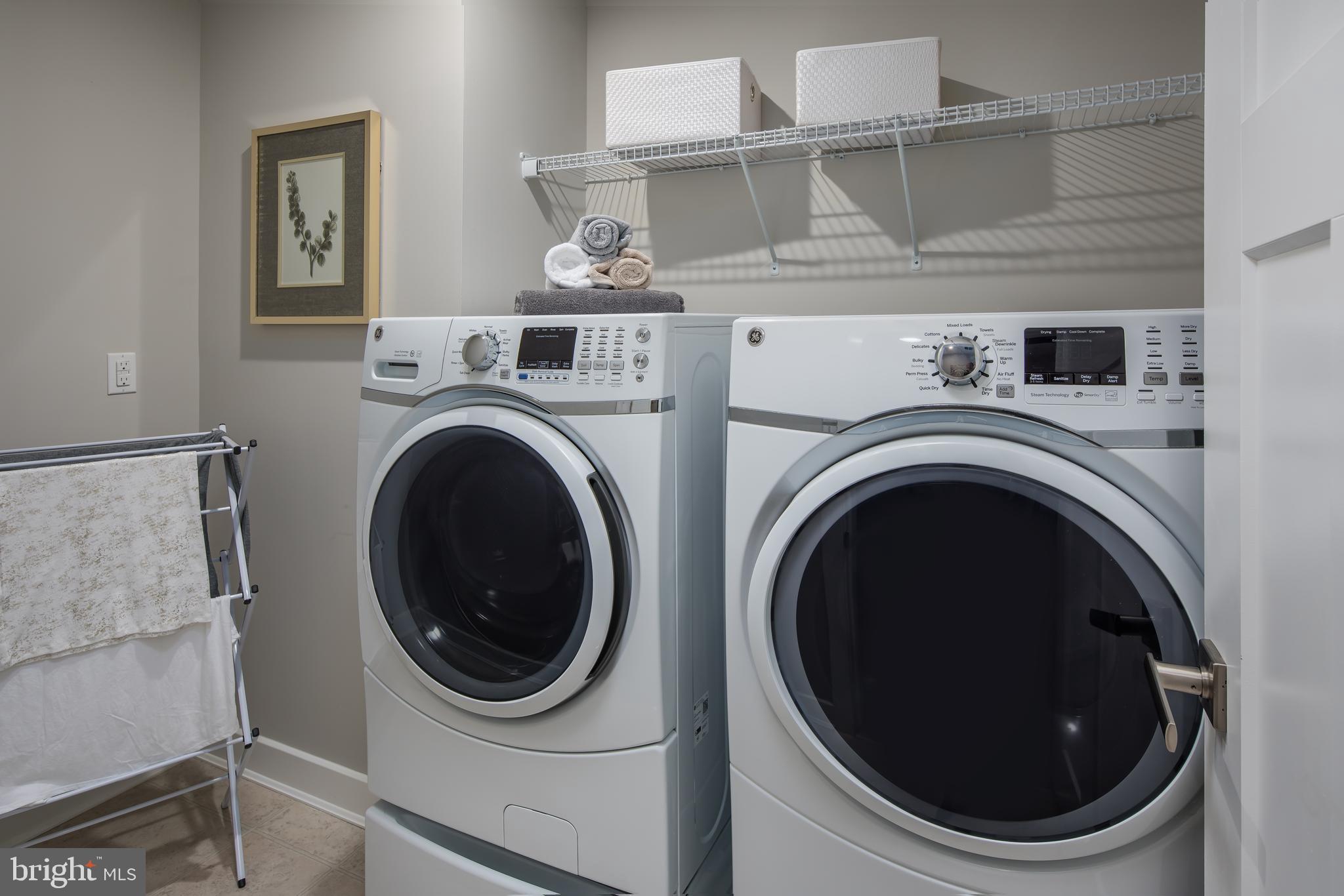 ROLLING HILLS - Residential